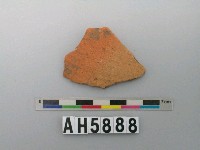 藏品(紅色細砂方格紋陶片)的圖片